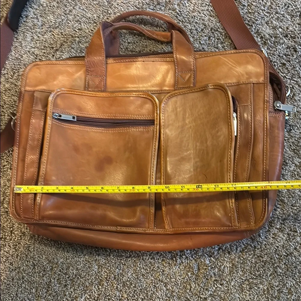 Brown Messenger Bag with Vintage Design and Adjustable Strap